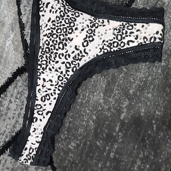 Victoria Secret 2012 LOW-RISE LACE TRIM LEOPARD & BLACK THONGS BUNDLE - Picture 13 of 16